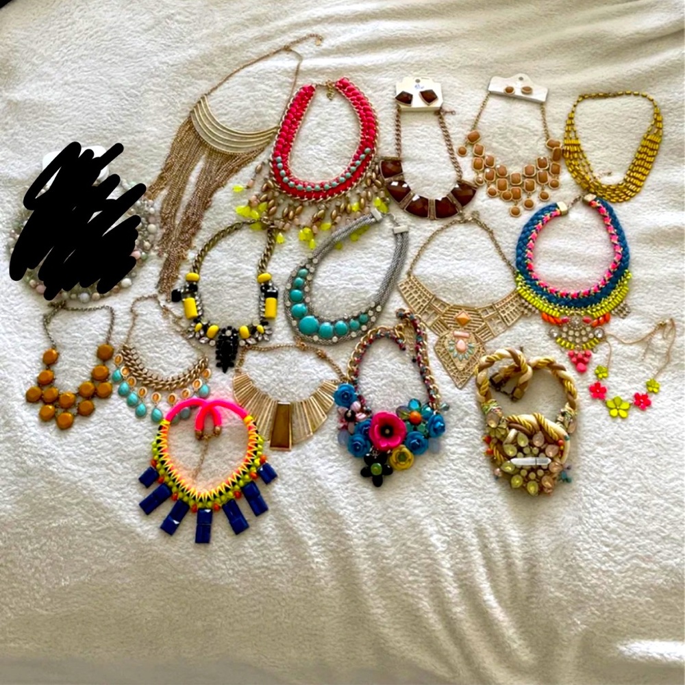 Women’s statement necklaces